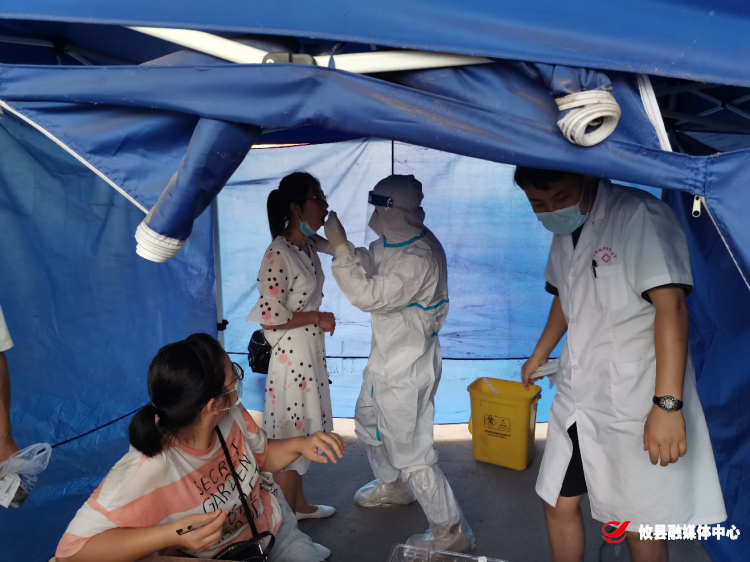 同心抗疫 | 丫江桥镇：开展一线人员核酸检测 严守安全防线