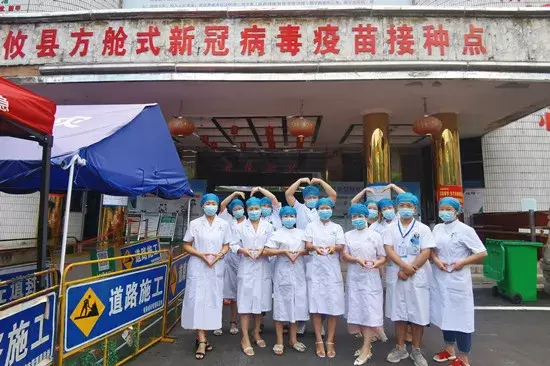 同心抗疫 | 卫健在行动：方舱式疫苗接种点的攸医人