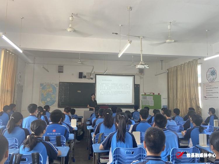 攸县人民法院少年法庭开展“开学第一课 送法进校园”普法宣传活动
