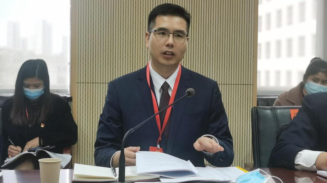 【两会聚焦丨新攸县·新征程】武挪强参加人大代表分团讨论