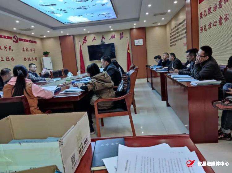 皇图岭镇召开河长制村级资料培训会
