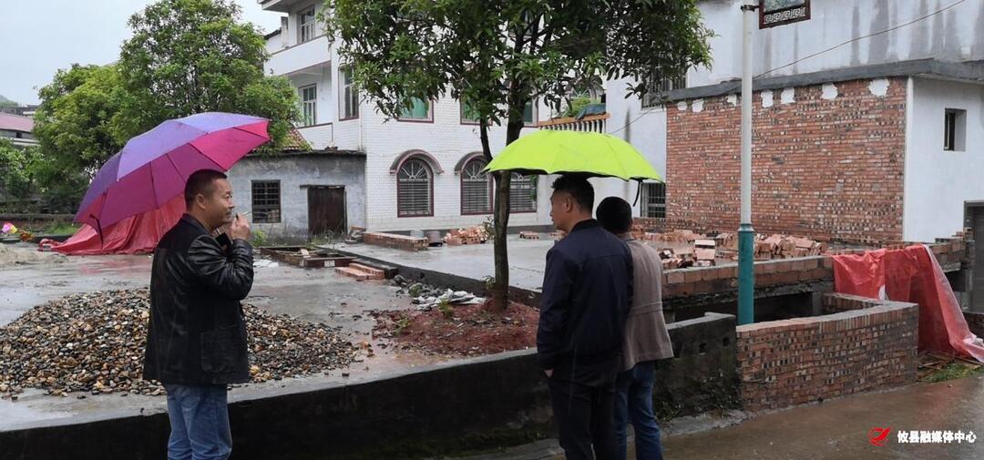 【石羊塘镇】 拆违控违 严励打击违规抢建