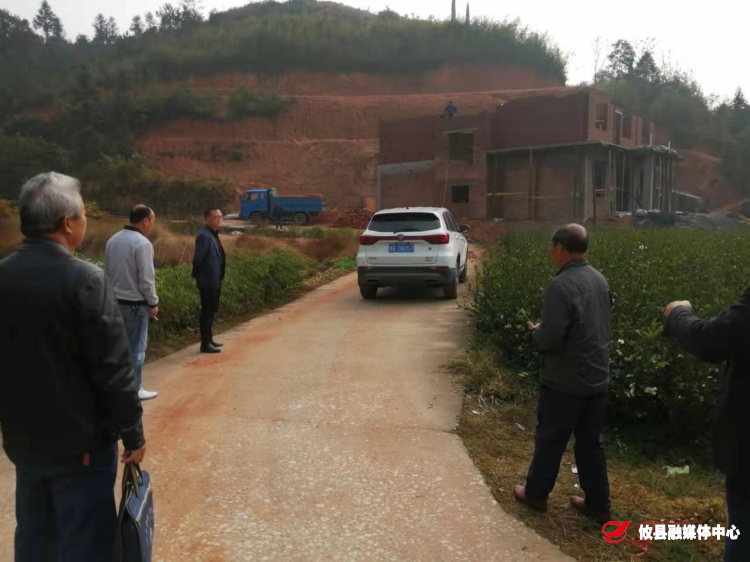 丫江桥镇：依法拆除违法建筑，坚决遏制乱搭乱建