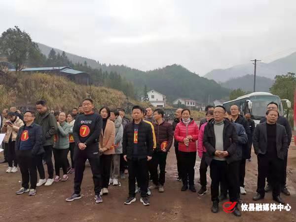 庆元旦，攸县林业局组织开展登山比赛活动