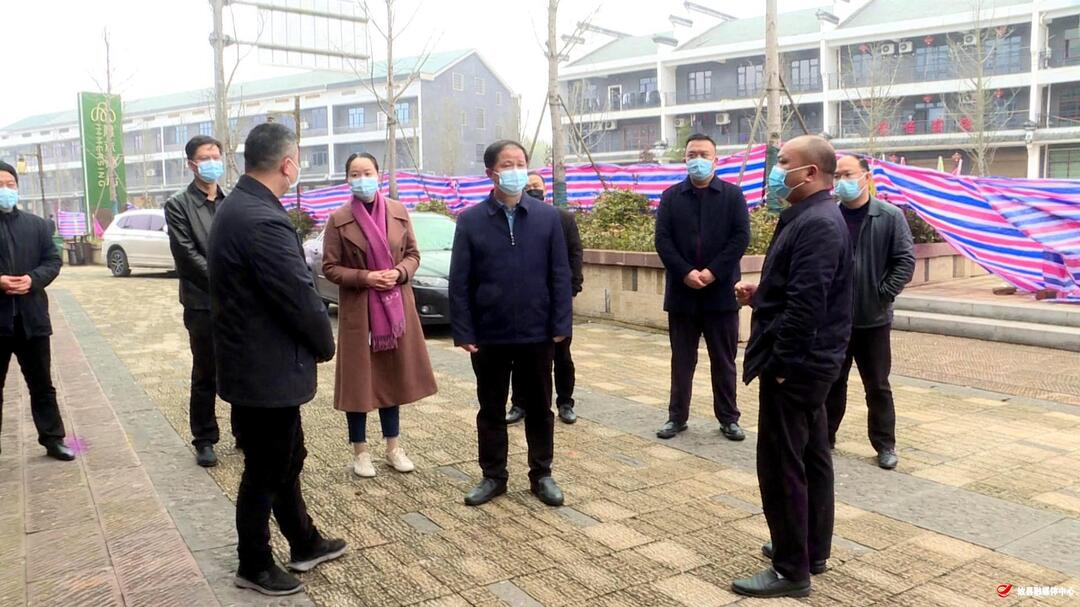 冯杰督导检查安全生产、疫情防控工作