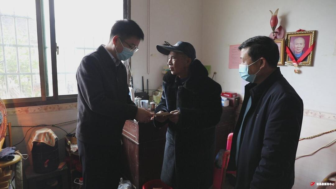 林涛走访慰问困难党员、听取县人大代表意见建议