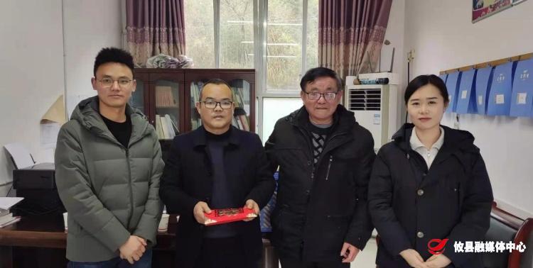 爱心捐赠 情暖校园——鸾山个私协会向鸾山中学捐赠2万元