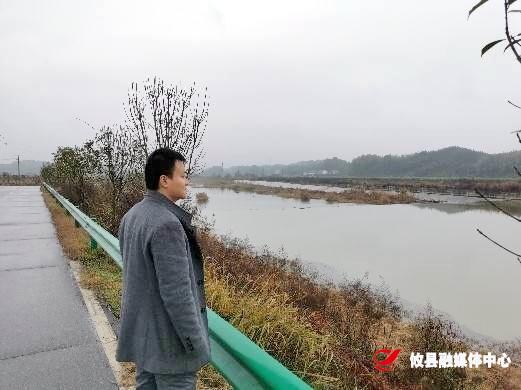 酒埠江镇“认真落实河长制 抓好开年第一巡”