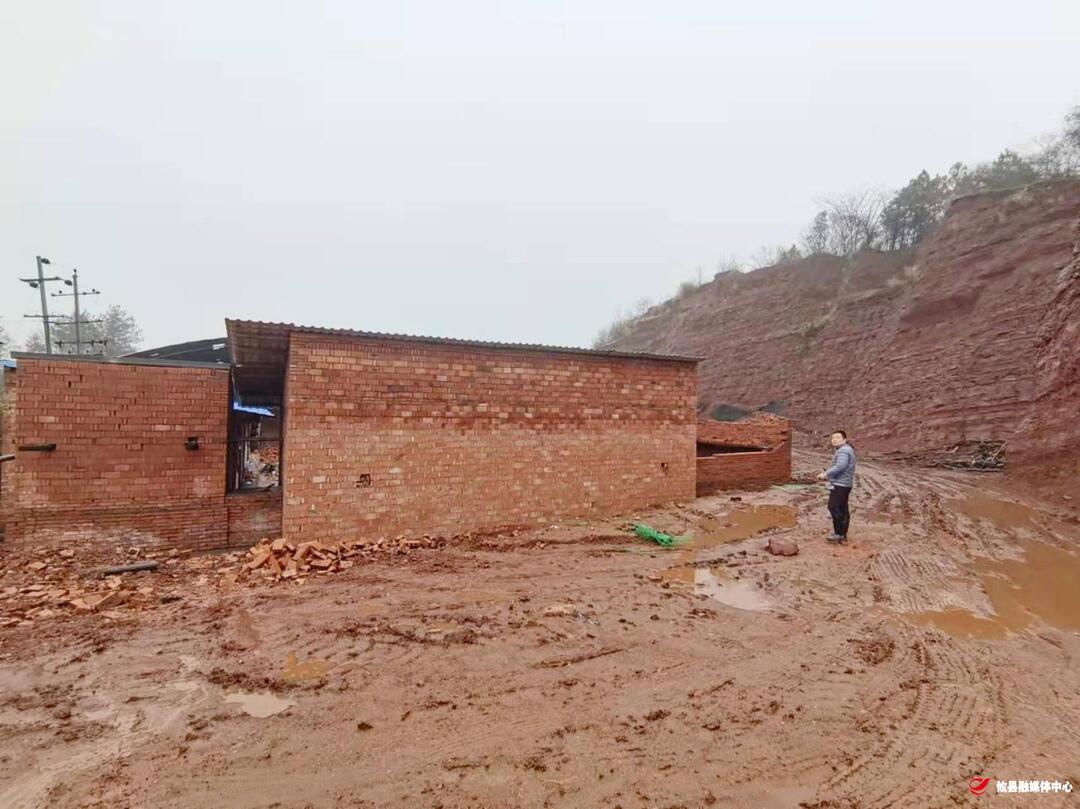 皇图岭镇春节期间“拆违控违”不打烊