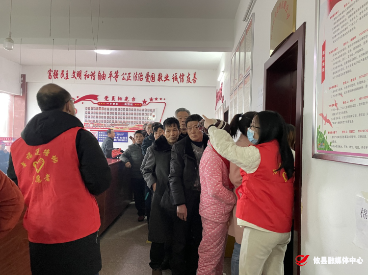 莲塘坳镇同联社区开展“送苗下乡 服务到家”志愿服务活动