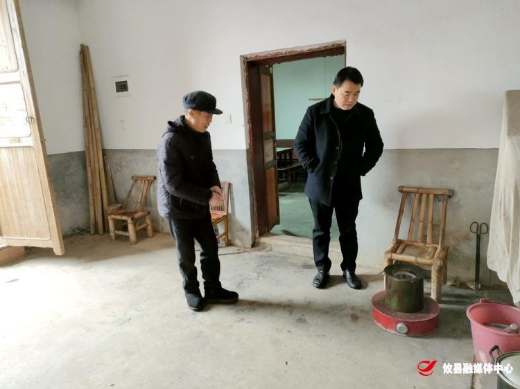 网岭镇开展“关爱孤寡老人”消防宣传进村入户活动