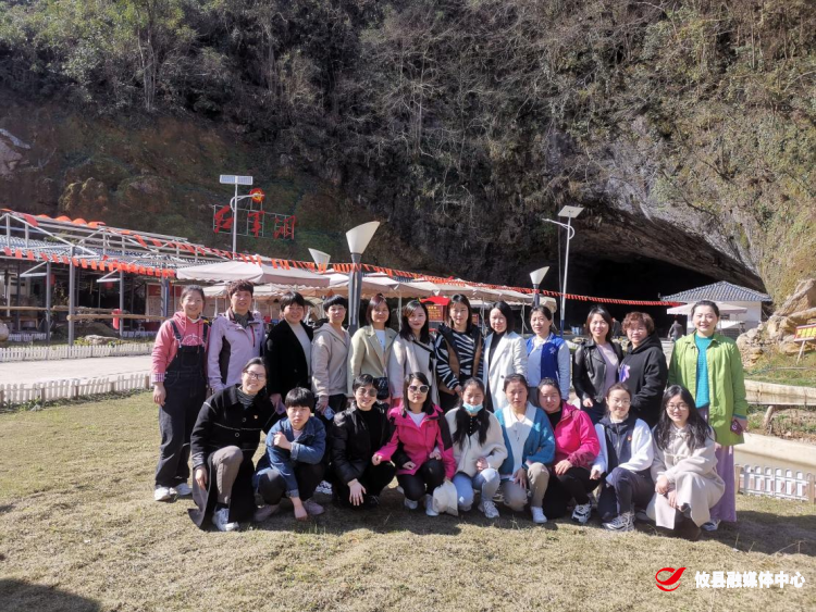 莲塘坳镇开展“走红色之旅 展巾帼风采”学习活动