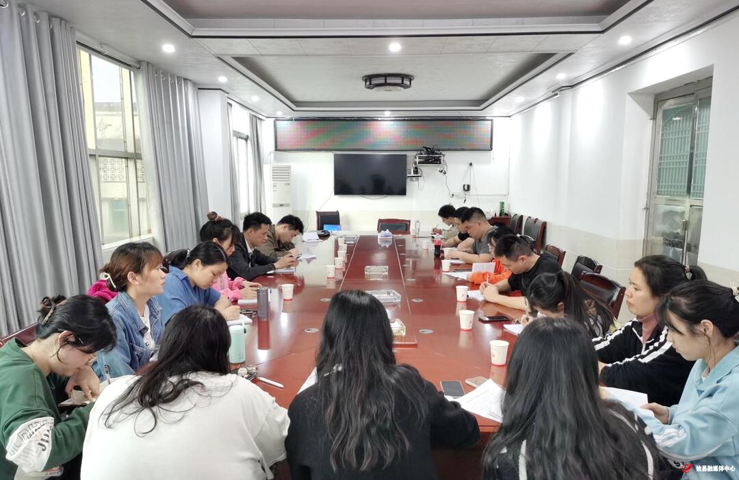 唇枪舌战，谁与争锋！新市镇开展第四期中青年干部夜读班活动