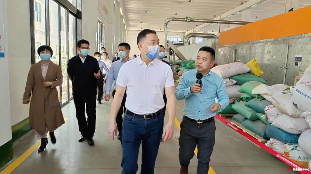 谭平来我县调研县域商业体系建设工作