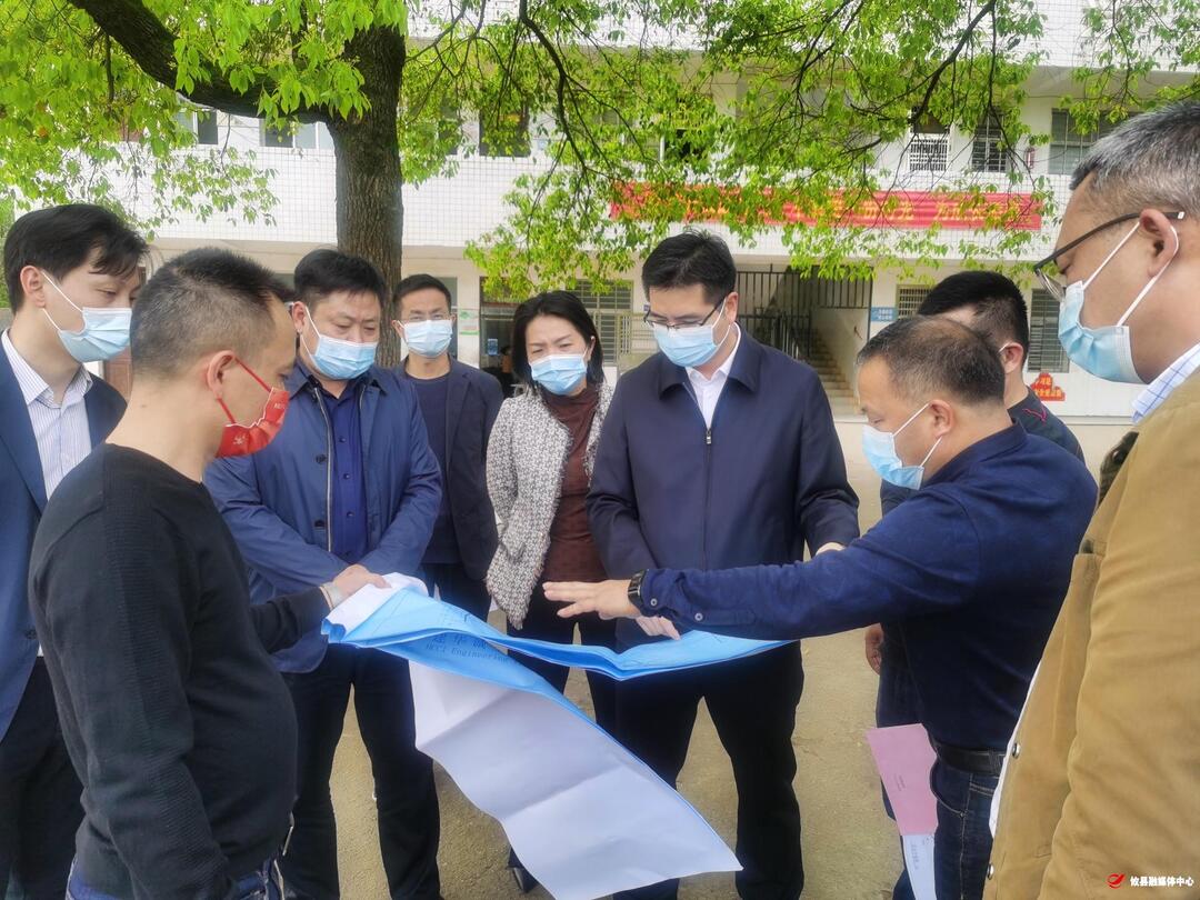 武挪强调研指导教育工作