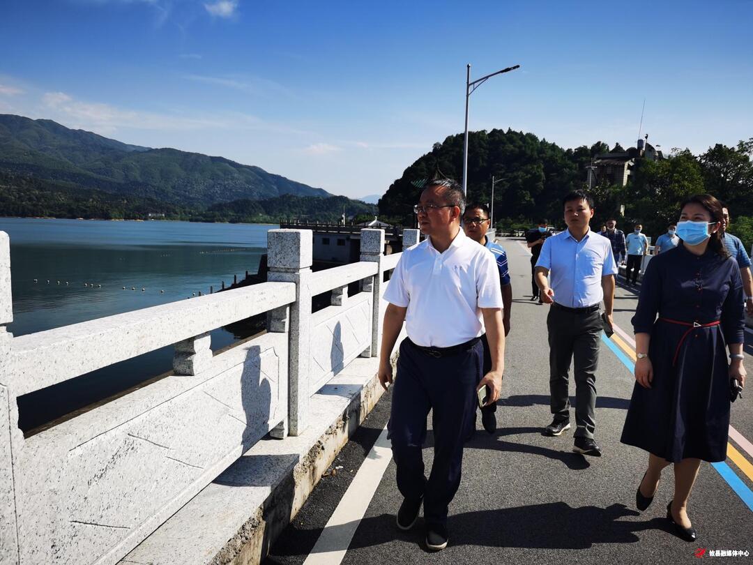 杨胜跃来攸开展巡河、调研教育、卫生、疫情防控工作