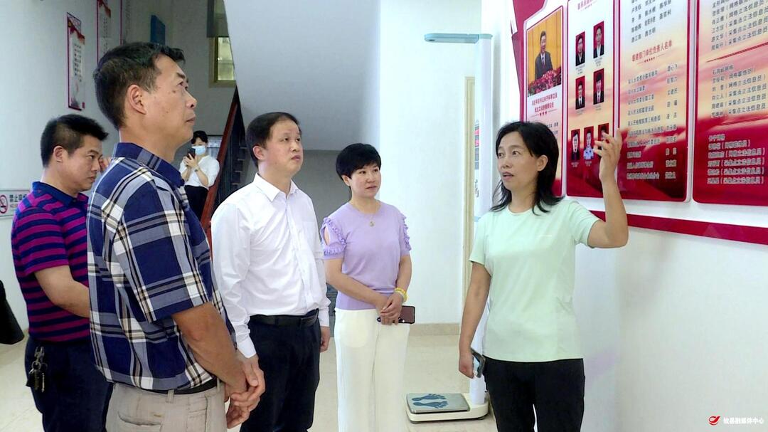 市人大常委会党组副书记、副主任钟燕来攸调研基层立法联系点建设工作