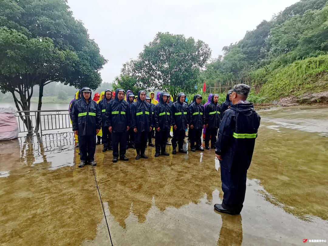 攸县：学用相长 防汛抗旱应急队伍业务培训设在洣水河边
