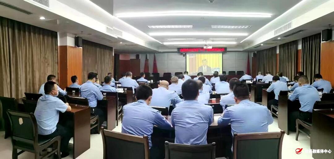 全国公安系统英雄模范立功集体表彰大会在我县警营引发热烈反响