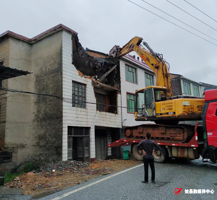 宁家坪镇：开展危房拆除行动，切实保障民生安全