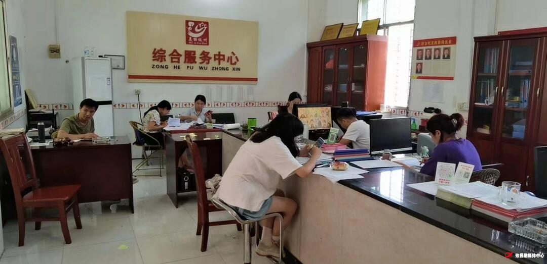 宁家坪镇：外请内忙日夜干 一心只把进度赶