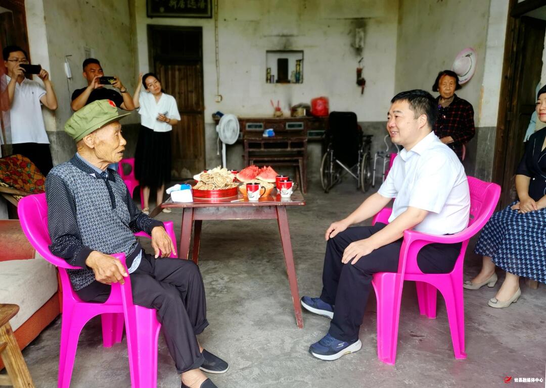 庆“七一”：李鹏程走访慰问老党员、老干部代表