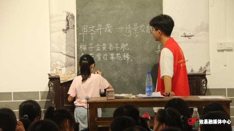 墨韵传承薪火 音乐畅想青春——湖科大人文学院“三下乡”社会实践团队让课堂“活”起来