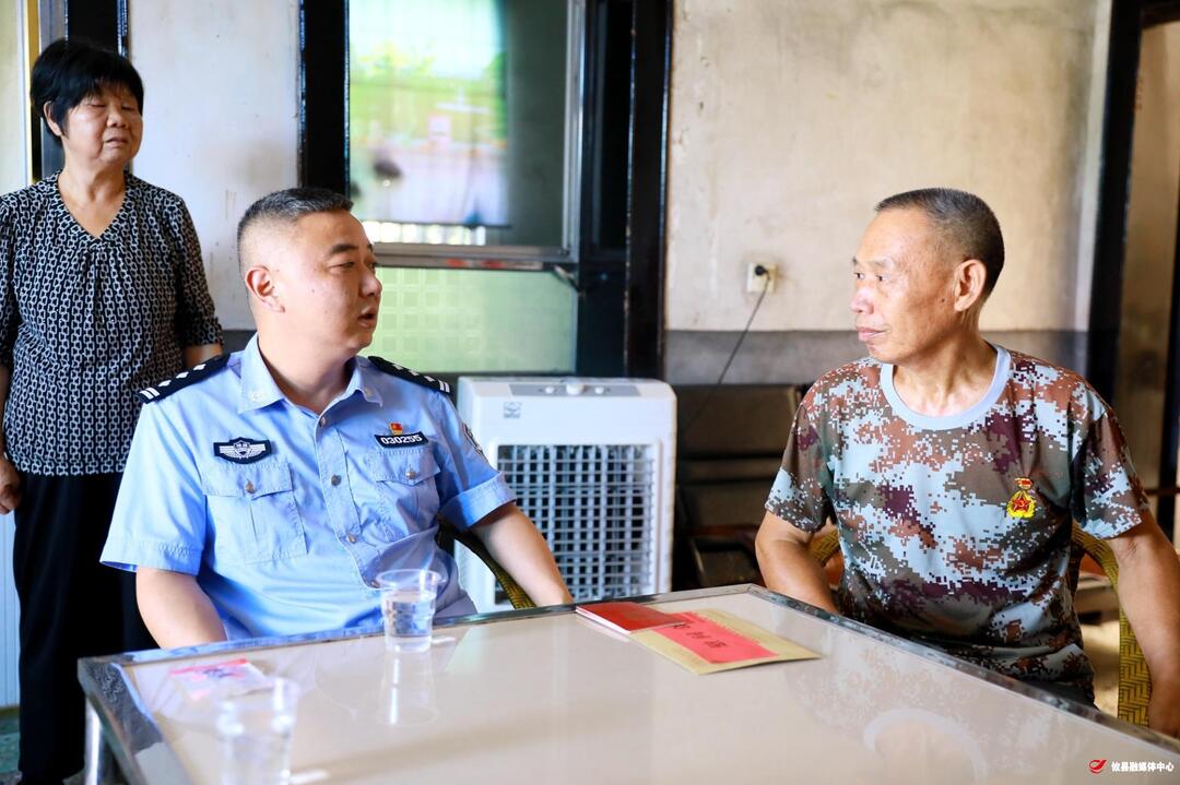 县领导“八一”走访慰问退役军人