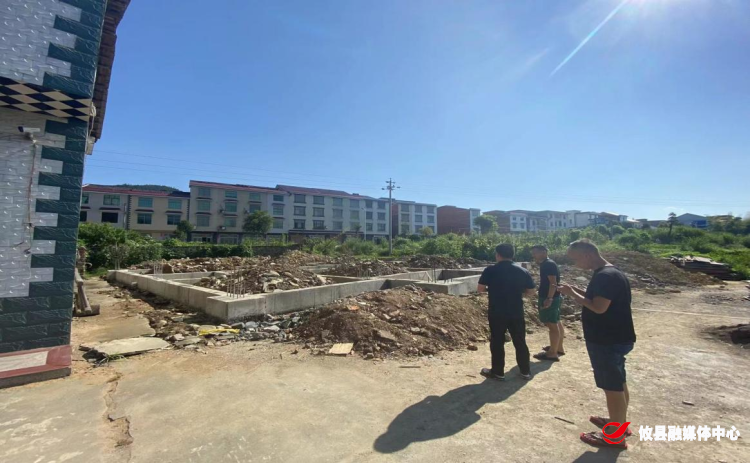 黄丰桥镇：打击违建从源头抓起