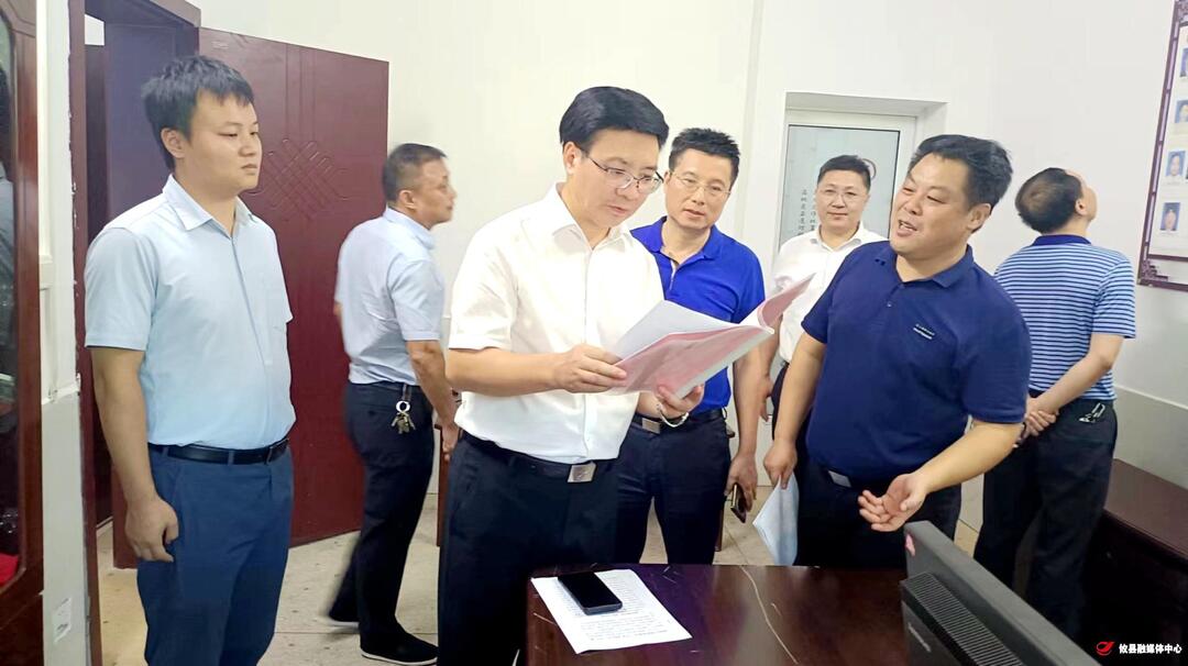 省政协副秘书长廖鸿兵一行来攸考察委员工作室建设情况