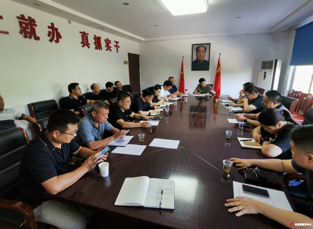 菜花坪镇：迎“烤”验 抗旱情 党员干部齐上阵