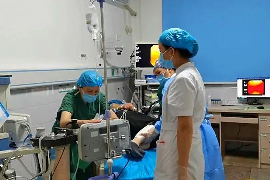 【新突破】攸县人民医院消化内科完成首例内镜下全层切开挖除瘤体术