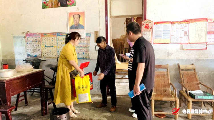 【党旗下的新时代文明实践】联星街道沙陵陂村开展中秋节前看望慰问志愿服务活动