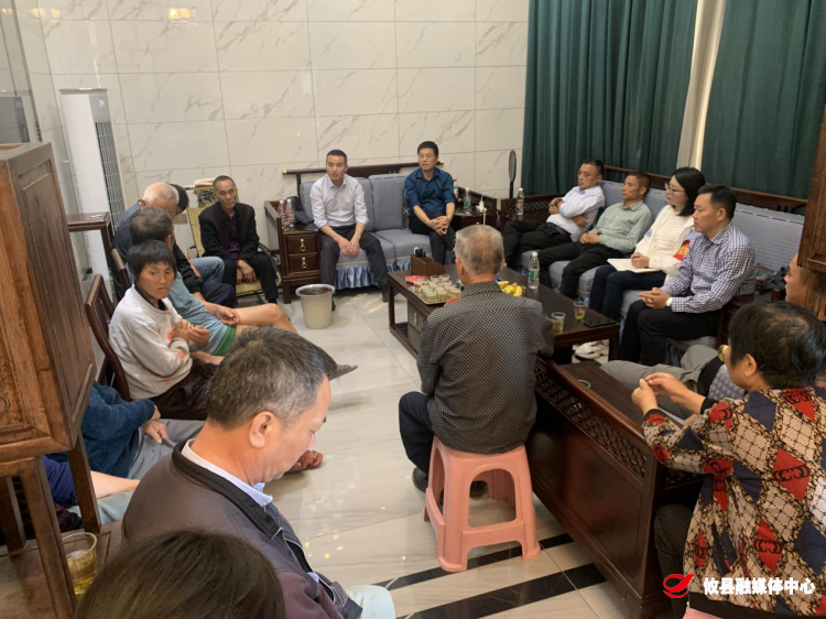 县政协主席文毅参加石羊塘镇屋场会