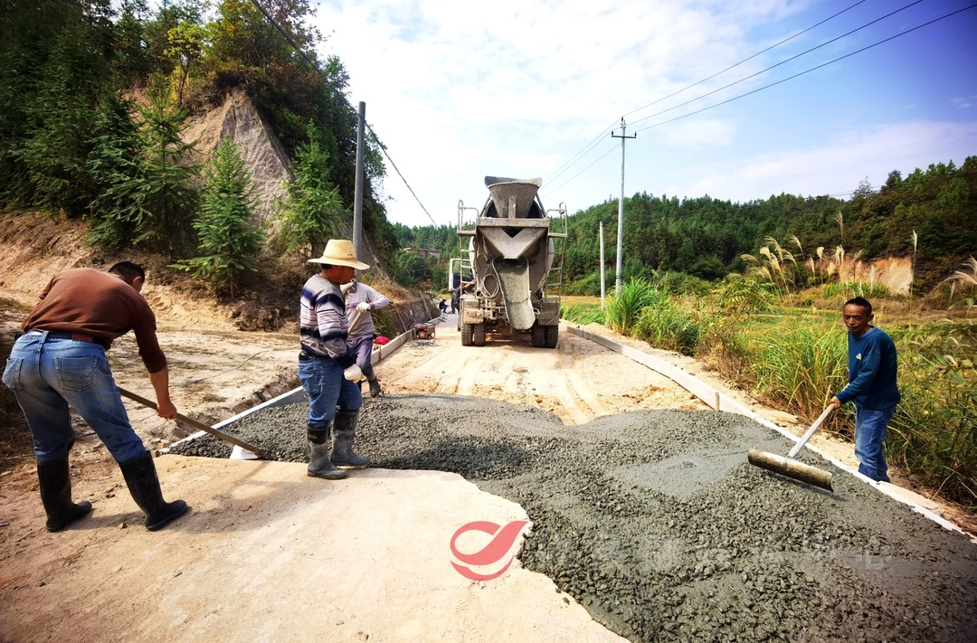 网岭镇巷口山村：村道拓宽改造 建设乡村振兴致富之路