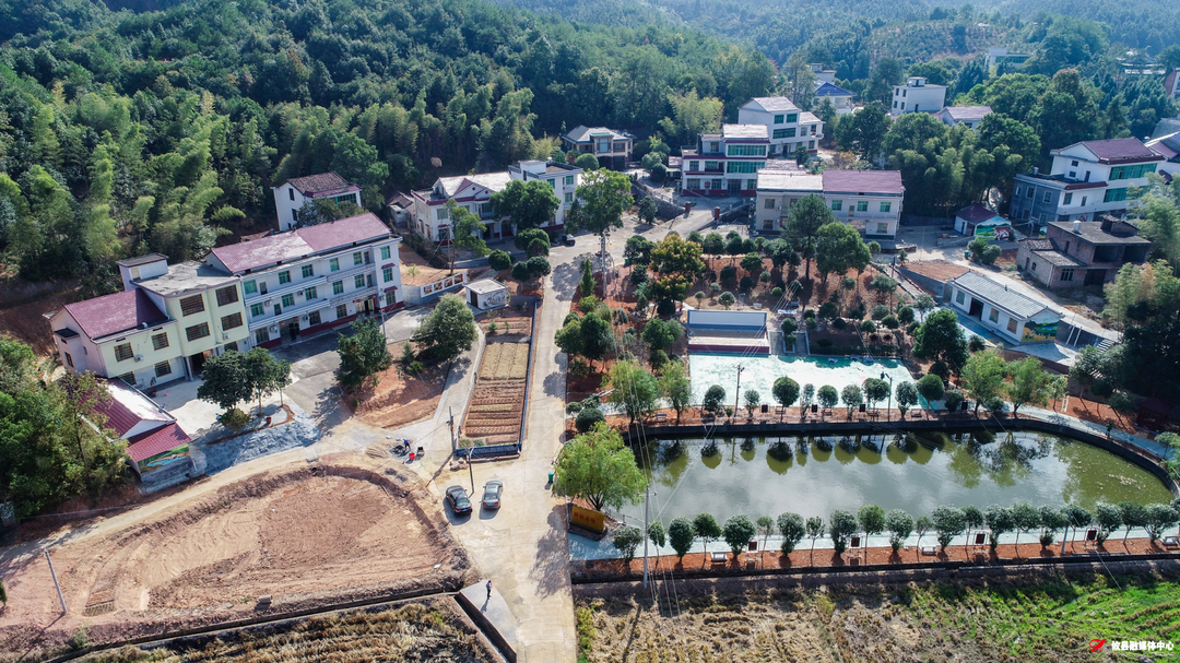 宁家坪镇狮形组众筹百万建屋场