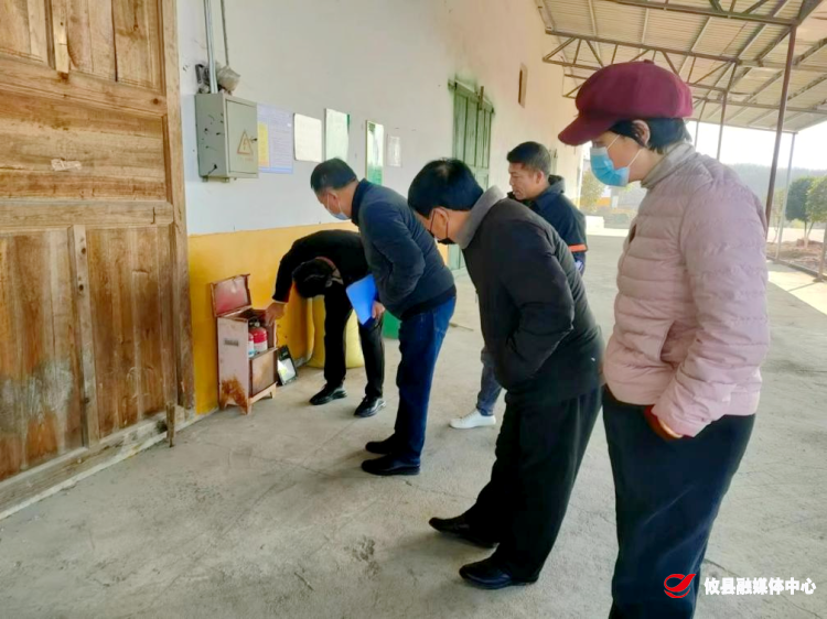 酒埠江镇：开展“敲门行动”排查消防隐患 确保两节平安