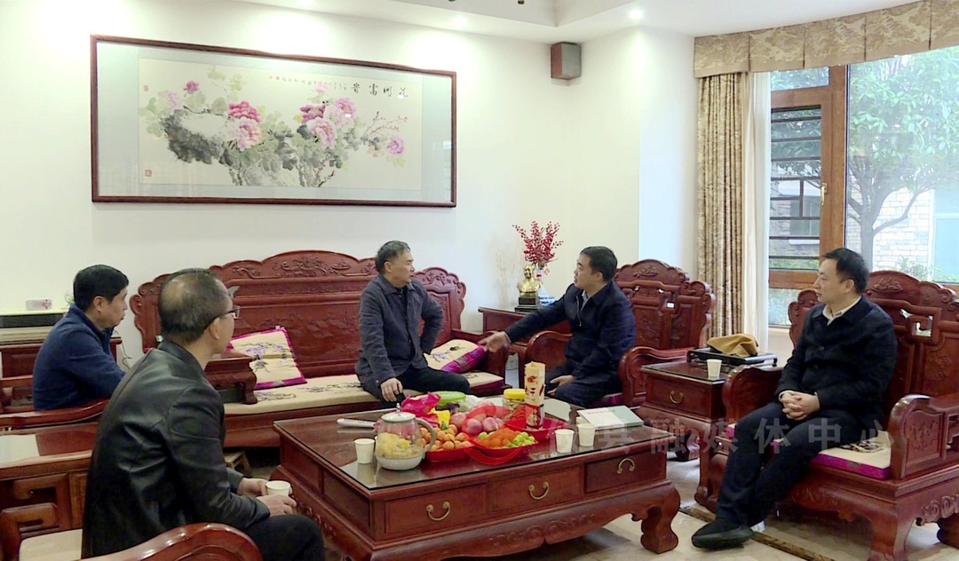 【新春走基层】李鹏程走访慰问退休干部、困难党员