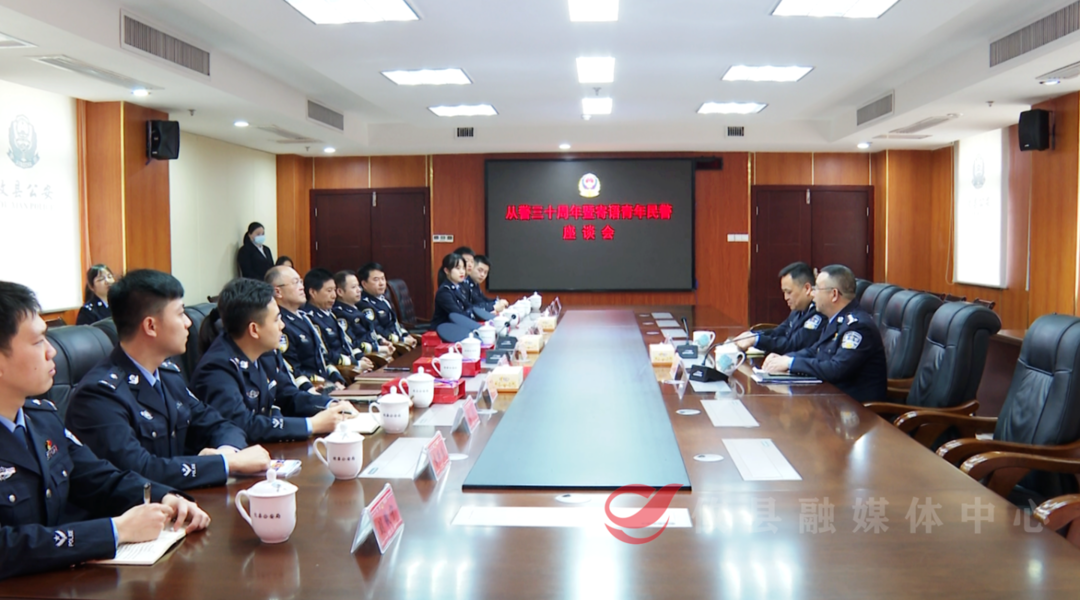攸县公安局举行从警三十年授勋仪式