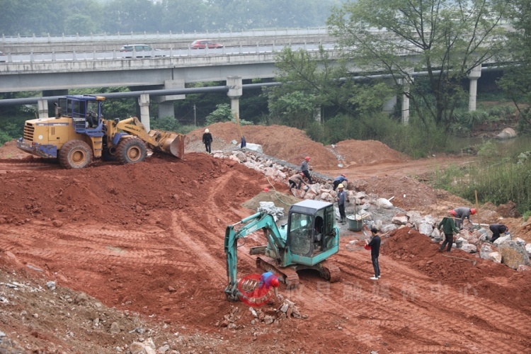 李鹏程调研重点项目建设工作时强调　严格按照时间节点倒排工期 全力以赴限时完成项目建设任务