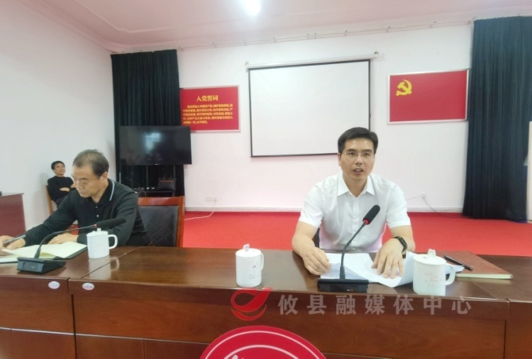 武挪强到县老年（干部）大学授课