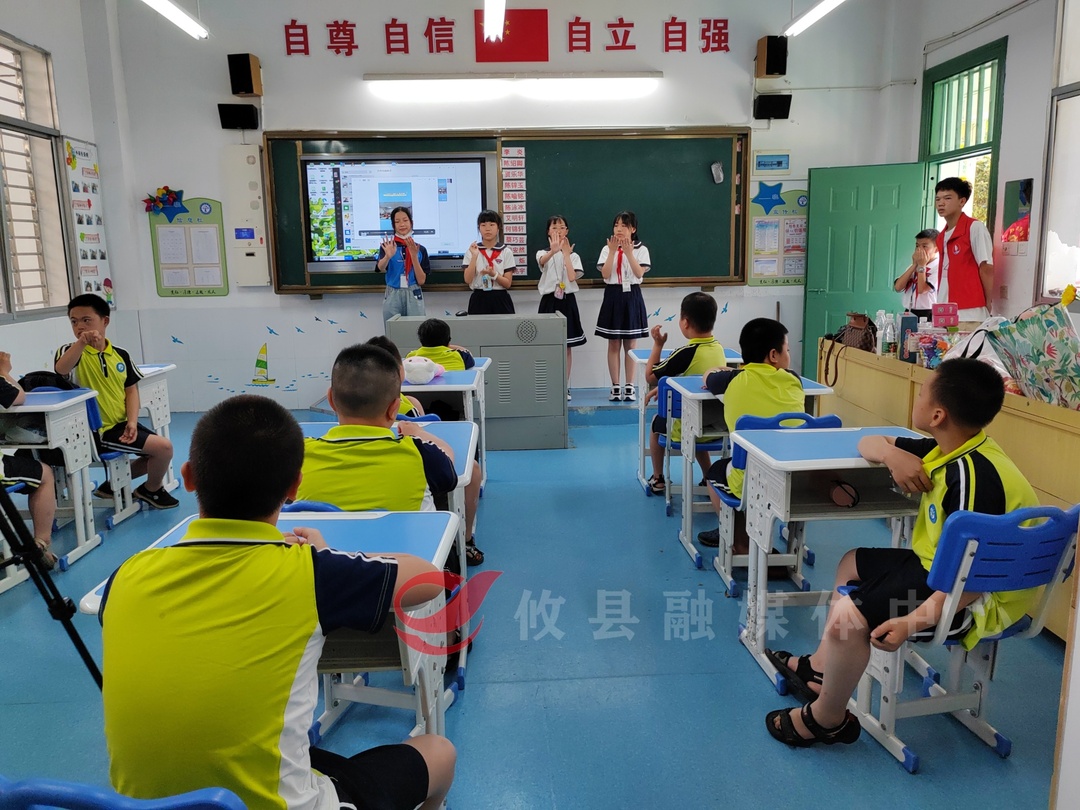 情暖童心 长鸿学校师生志愿者与特校孩子携手迎六一！