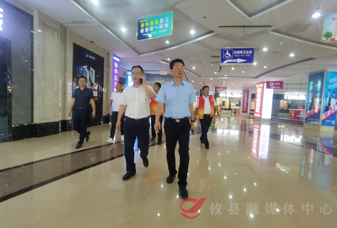 县政协开展“巩固国家卫生城市成果 委员在行动”志愿活动