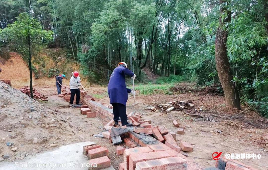 谭桥街道：打击违法建筑 控违拆违在行动