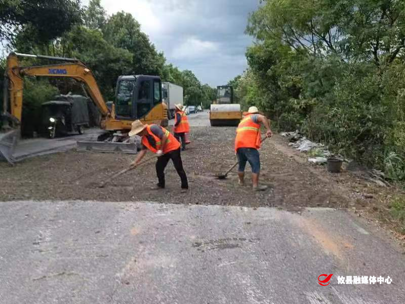 推进民生实事项目建设 修路惠民利民温暖人心