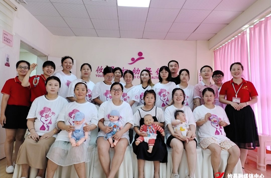 县妇幼保健院举办世界母乳喂养周宣传活动