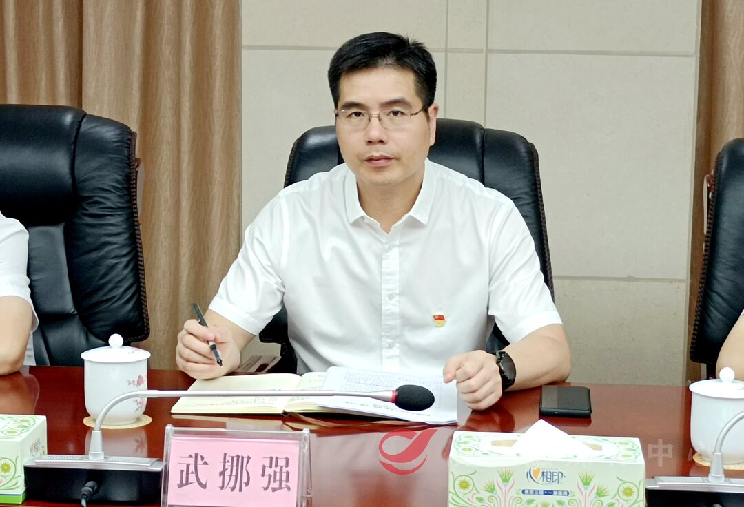武挪强参加县政府办机关支部“镜鉴”专题 大讨论活动