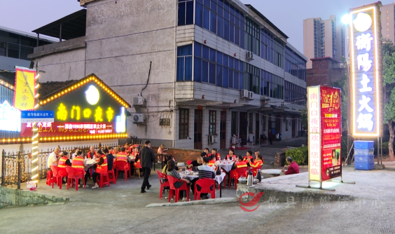 点赞！一火锅店免费宴请环卫工人喝羊汤