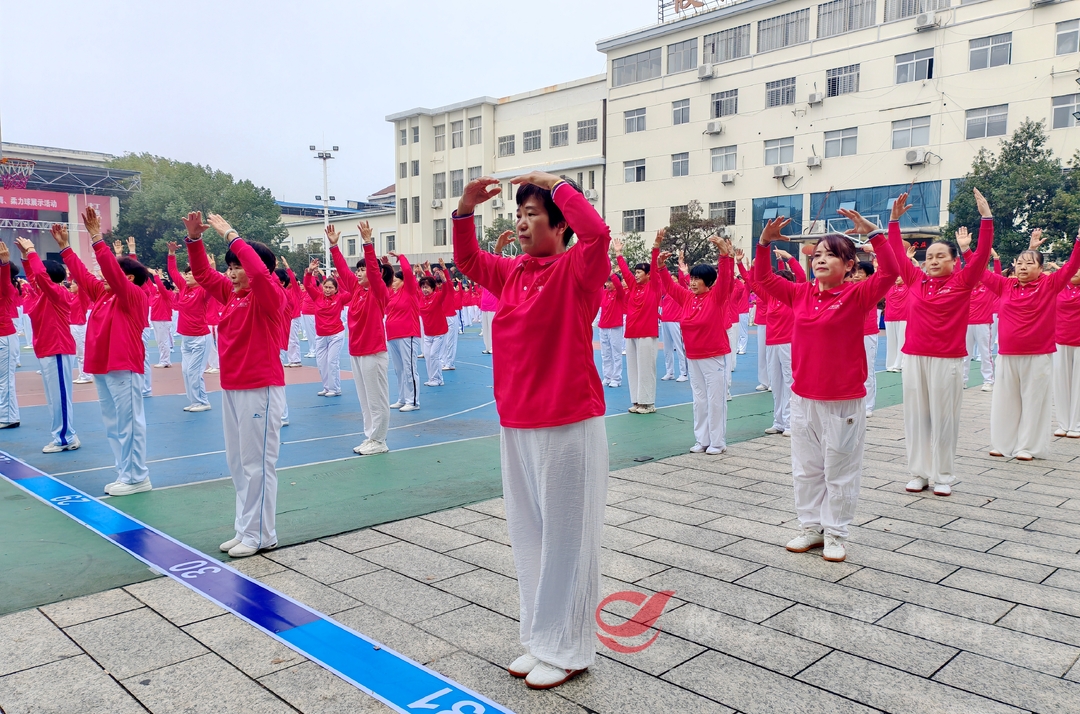 攸县举办千人健身气功、健身广场舞、柔力球展示活动