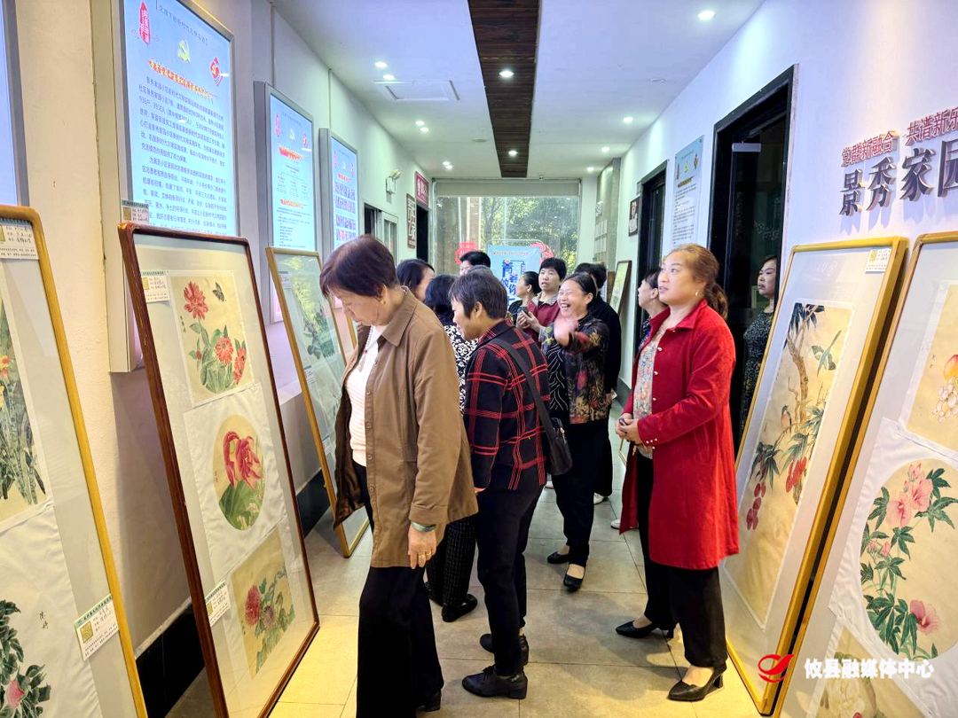 联星街道万古桥社区开展“水墨书廉洁，丹青扬清风”廉洁书画展活动